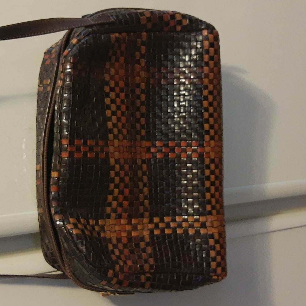 Ladies leather shoulder bag